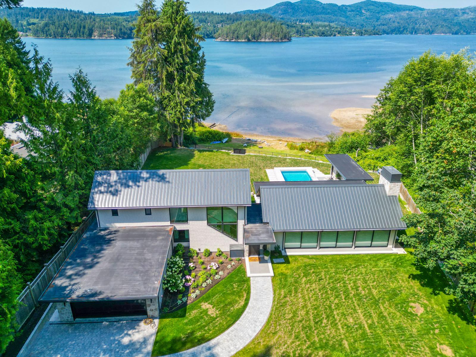 Sechelt Inlet Road – Construction of single family custom house